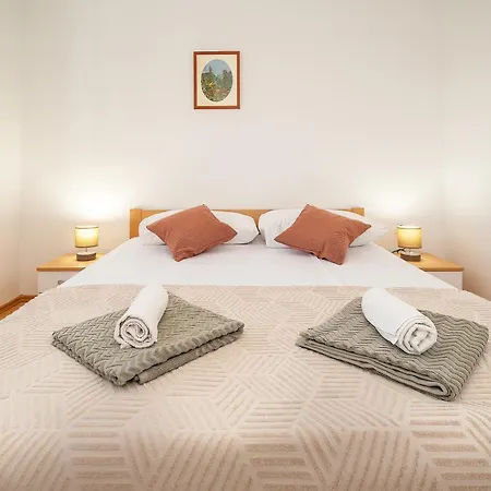 Robert With Terrace Appartement *