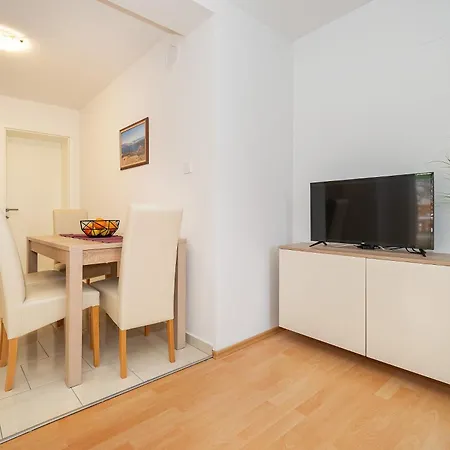 Apartmán Robert With Terrace