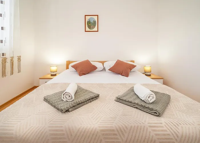 Robert With Terrace Appartement *