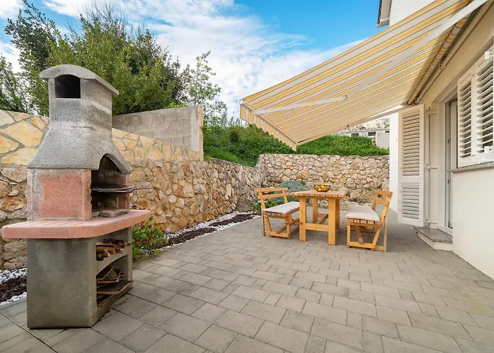 Robert With Terrace Appartement Baška