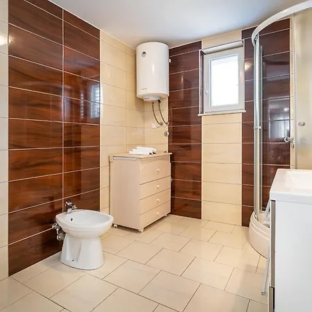 Robert With Terrace * 巴斯卡