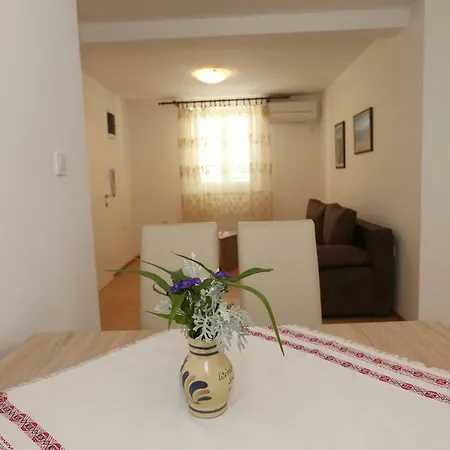 Apartment Robert With Terrace