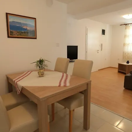 Apartment Robert With Terrace