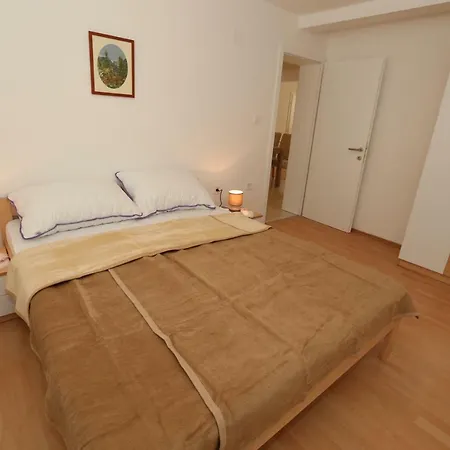Robert With Terrace Apartment Baska (Krk)