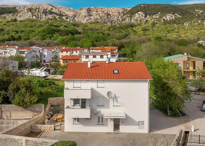 Robert With Terrace Apartment Baška